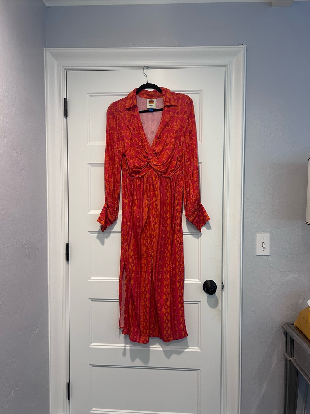 Anthropologie - Farm Rio Red Orange Patterned Twist-Front Midi Dress